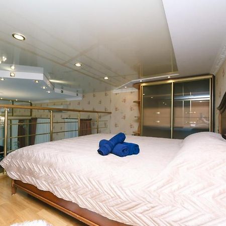 Stylish Two-Level Flat 2 Min From Khreschatyk Kiev Bagian luar foto