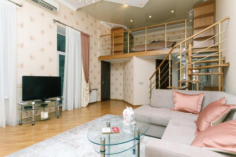 Stylish Two-Level Flat 2 Min From Khreschatyk Kiev Bagian luar foto