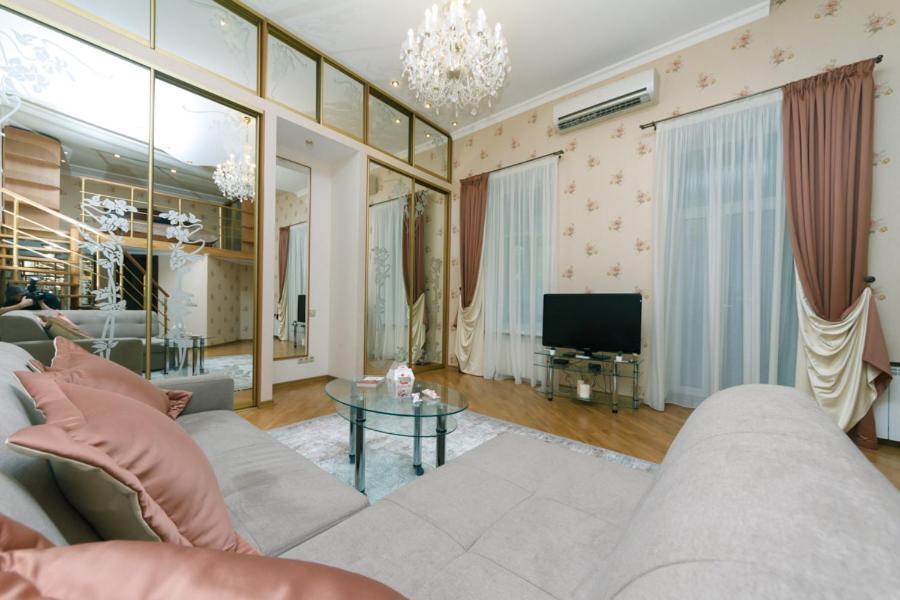 Stylish Two-Level Flat 2 Min From Khreschatyk Kiev Bagian luar foto