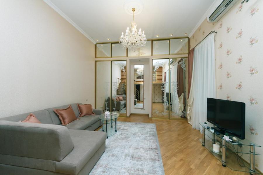Stylish Two-Level Flat 2 Min From Khreschatyk Kiev Bagian luar foto