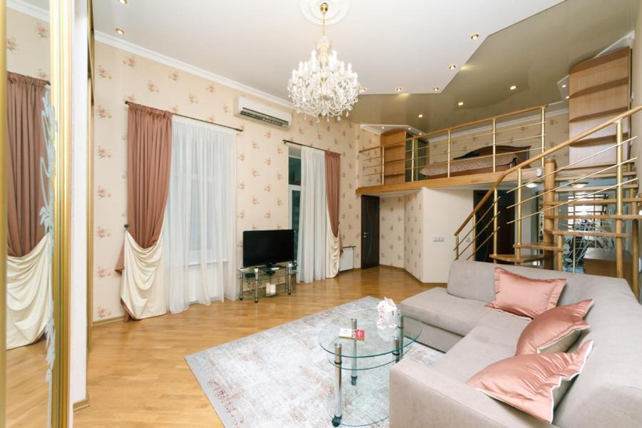 Stylish Two-Level Flat 2 Min From Khreschatyk Kiev Bagian luar foto
