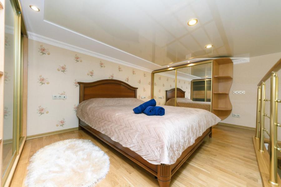 Stylish Two-Level Flat 2 Min From Khreschatyk Kiev Bagian luar foto