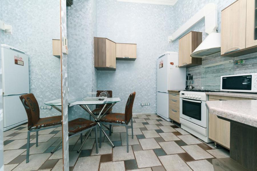 Stylish Two-Level Flat 2 Min From Khreschatyk Kiev Bagian luar foto