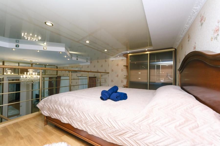 Stylish Two-Level Flat 2 Min From Khreschatyk Kiev Bagian luar foto