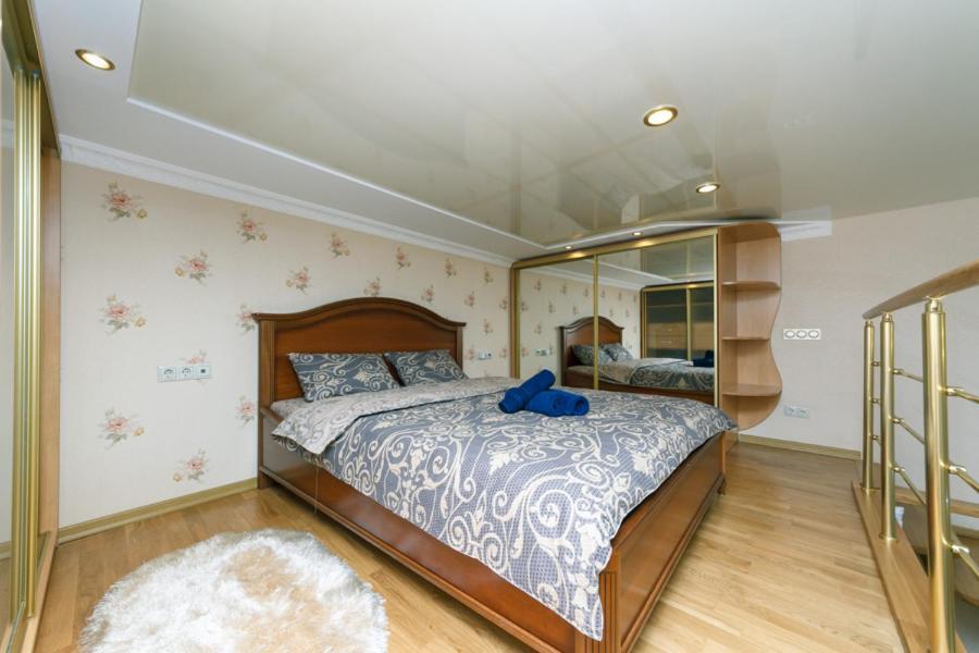 Stylish Two-Level Flat 2 Min From Khreschatyk Kiev Bagian luar foto