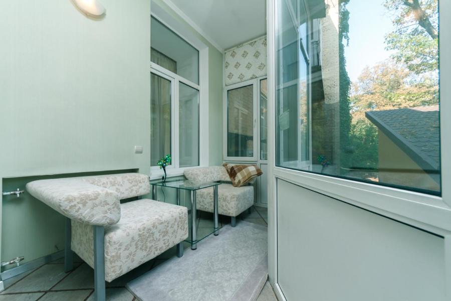 Stylish Two-Level Flat 2 Min From Khreschatyk Kiev Bagian luar foto